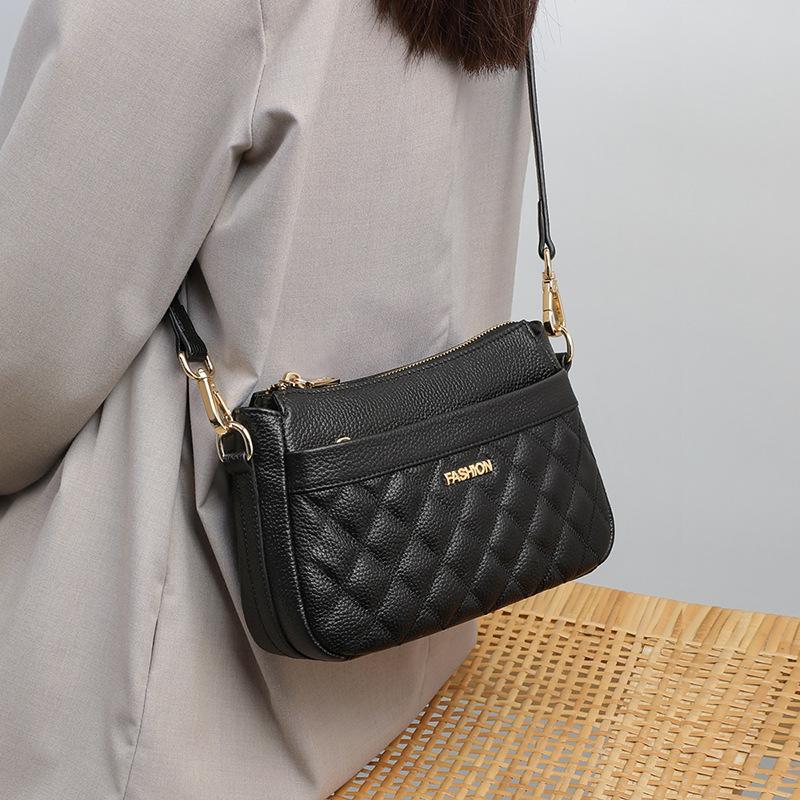 

Bag new women s bag messenger bag middle-aged mother bag leather fashion one shoulder women s armpit bag чёрный