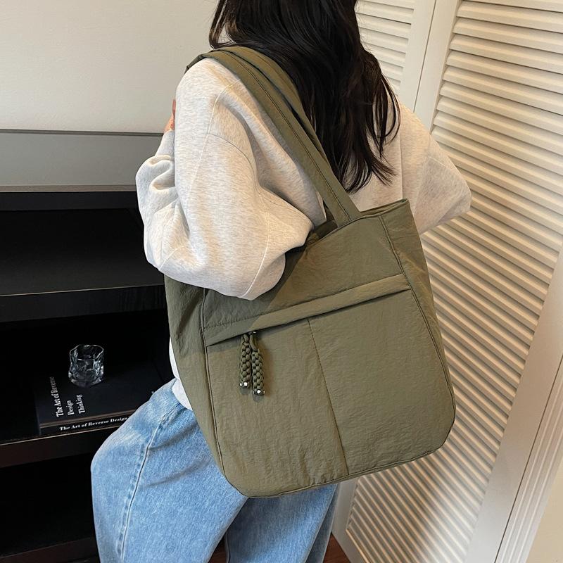Fall 2025 New Solid Color Simple Tote Bag Fashion Trend Commuter Armpit Bag Korean Large Capacity Shoulder Bag