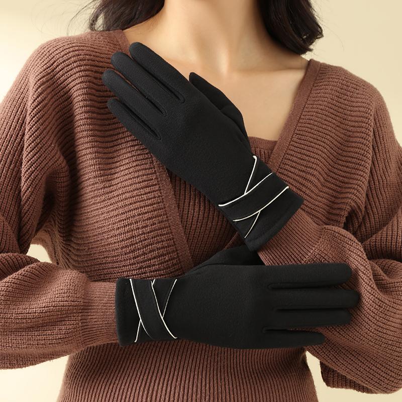 A Pair of Warm Gloves with Velvet To Prevent Cold, Suitable for Girls' Winter Windproof Cycling and Driving