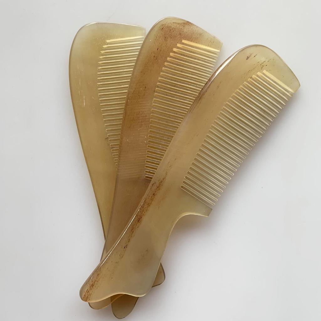 Natural Sheep Horn Comb with Smooth Handle - Medium Size