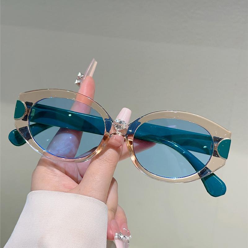 Vintage Oval Sunglasses Women Fashion Cute Candy Color Rim Beach Vacation Sun Glasses Trendy Brand Design Decor Shades
