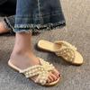 Sommer neue Xiaoxiangfeng flachbodige Hausschuhe Damen tragen Frühling sanfte Fee vielseitige Perle Strandsandalen