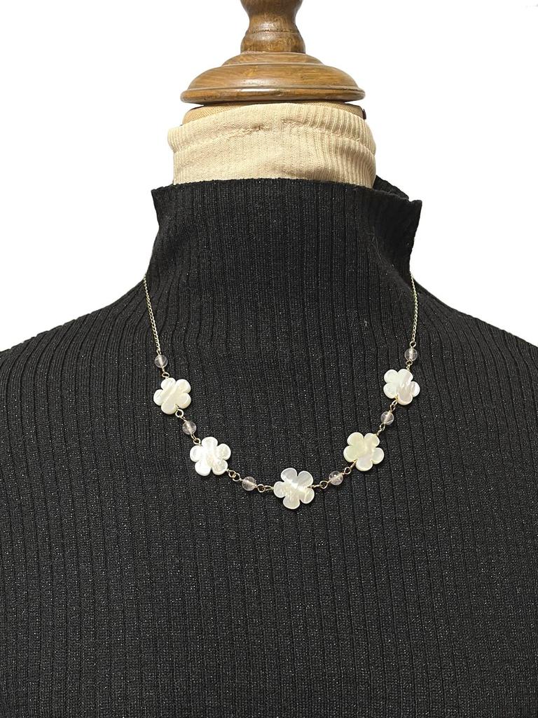 White Shell Flower and Rose Quartz Natural Power AC296 [Cherry] Semi-Long Necklace, Stone, Stone,