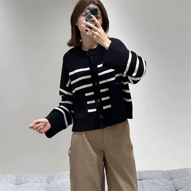 Crew neck contrasting striped knitted cardigan autumn and winter new casual loose short sweater jacket women