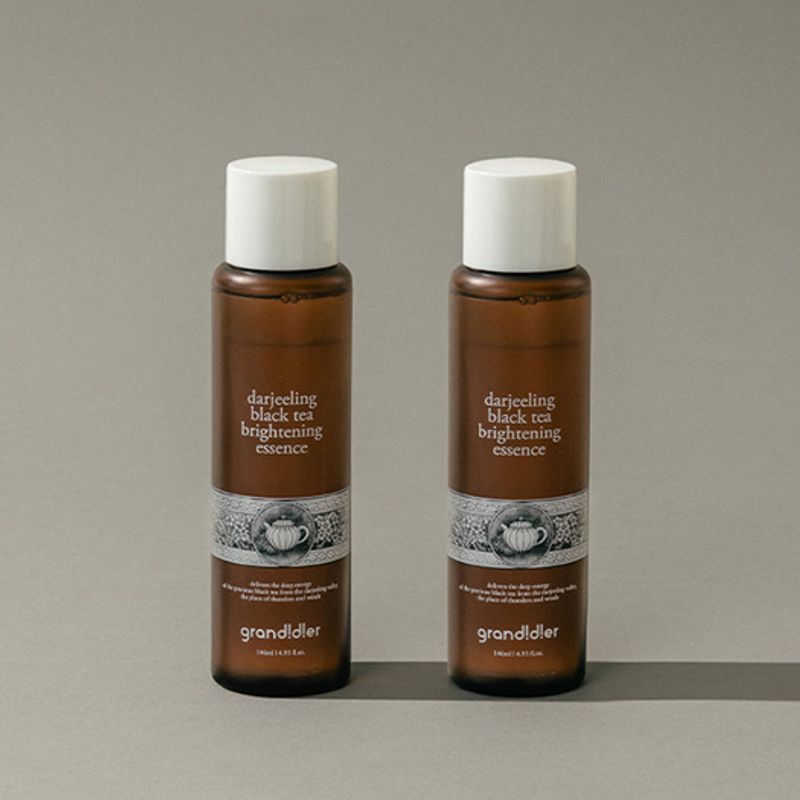 Dazzling Black Tea Brightening Essence 146ml