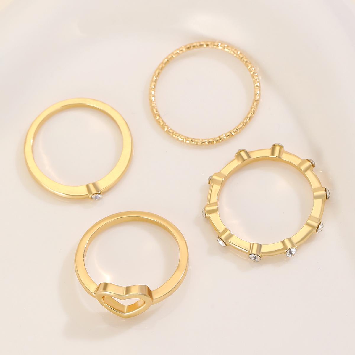 

Европейская и американская мода Набор колец с бриллиантами в форме сердца: Универсальный дизайн с вырезами для женщин