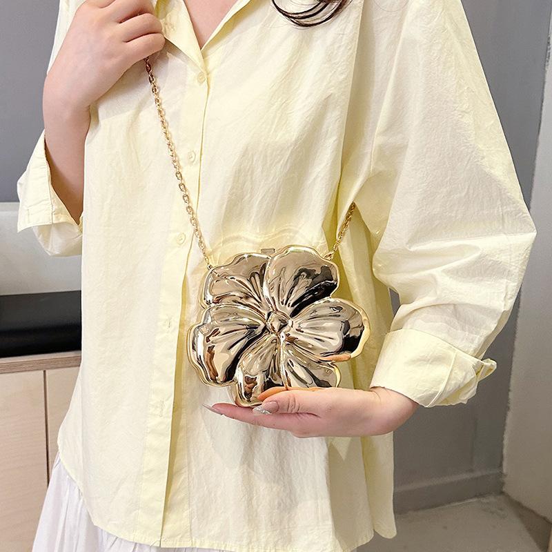 Fashion small fresh personalized flower pvc glossy women's chain small square bag 24 summer new shoulder messenger bag