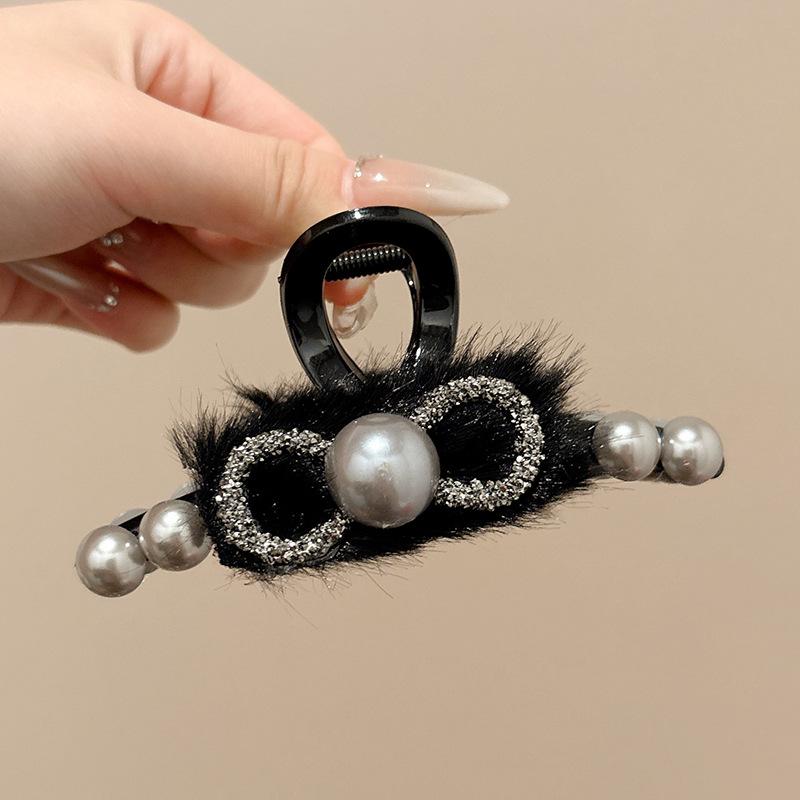 Fashion Elegant Plush Grab Clip Women's Large Hair High-end Sense Clip Hairpin Autumn and Winter Back Head Shark Clip Hairpin Headwear