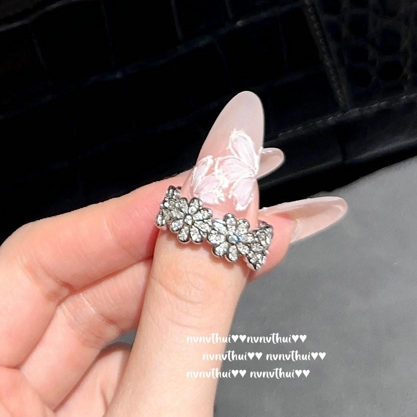

Rich Flowers In The World, Daisy Gemstone Ring, Retro Flowers, Plated With 18K Gold, Small Flower Vine Zircon Ring, Stacked.