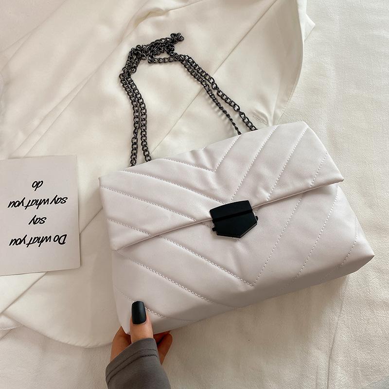 

Трендовая ретро женская сумка подмышку 2025 новая простая модная сумка-мессенджер на цепочке с бриллиантовым плечевым ремнем, маленькая квадратная сумка белый