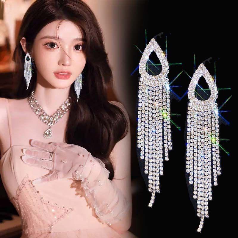 

Trendsetting Rhinestone Tassel Earrings: Face-Slimming, Exaggerated Sparkle Design Standard Tassel срібний