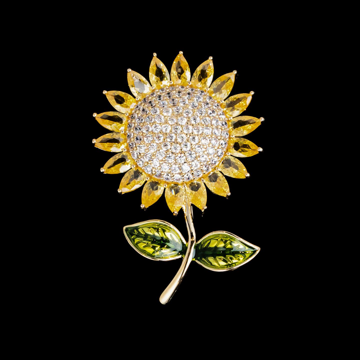 

Серебряная брошь-чемпион «Подсолнух»: Брошь из циркония высокого класса, идеально подходит для студентов