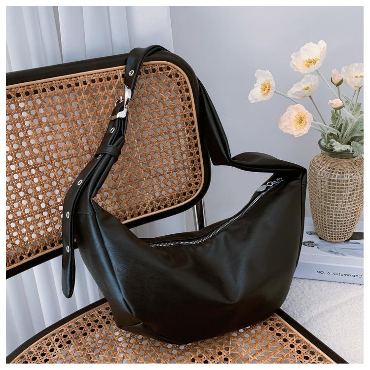 

Осень 2024 Повседневная сумка через плечо в ретро-стиле: Большая вместимость, уникальный дизайн чёрный