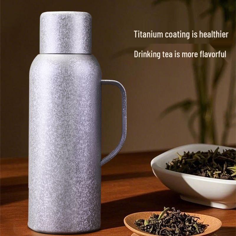 

Portable Large-Capacity Insulated Temperature Display Travel Bottle срібний