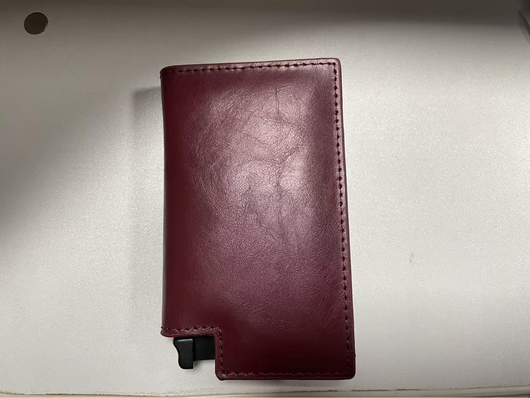 

Мужской металлический алюминиевый держатель для карт с защитой от RFID и кражи