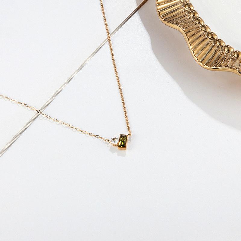 Colar com Pingente de Zircônia Verde Oliva - Joias Femininas em Aço Titânio 18K