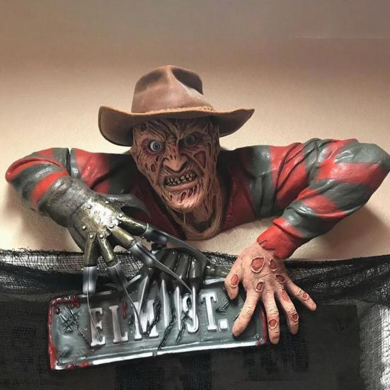 Zombie i krypende stilling Skrekk Krypende zombiestatue Halloween