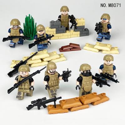 M8071 Bábika z vojenských stavebnicových blokov si najíma vojakov na stavbu hračiek