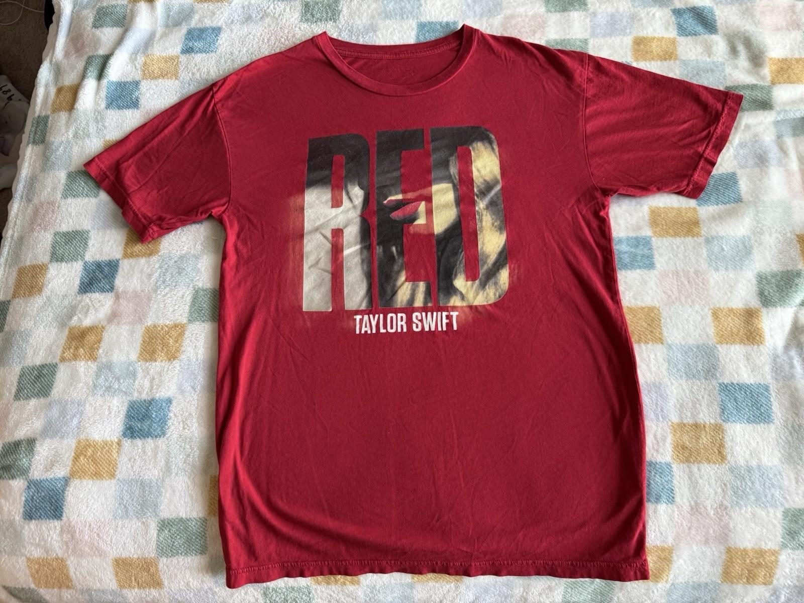 Taylor Swift Red Tee T-Shirt Medium L
