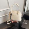 Niche light luxury portable shell bag women's new high-end retro fashion shoulder messenger bag