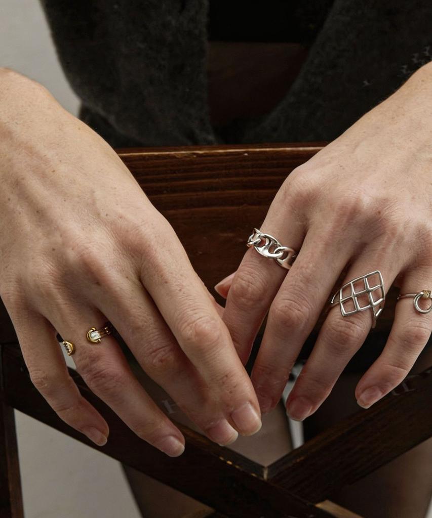 Heita Silune Silver Ring