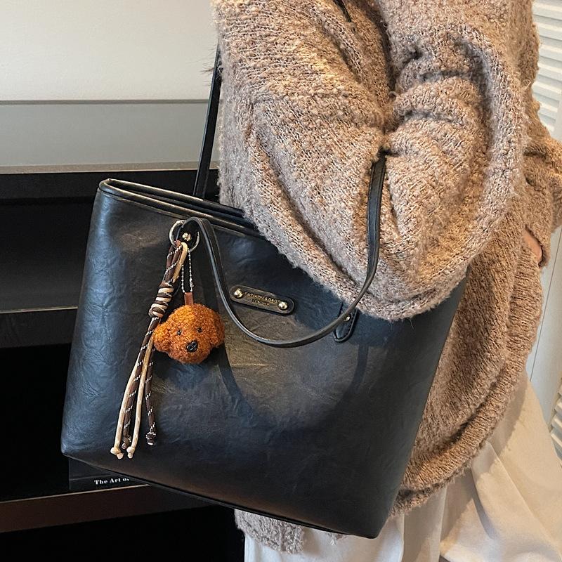 This Year's Popular Fashion Versatile Big Bag Women's 2025 New Retro Shoulder Bag Large Capacity Commuter Tote Bag