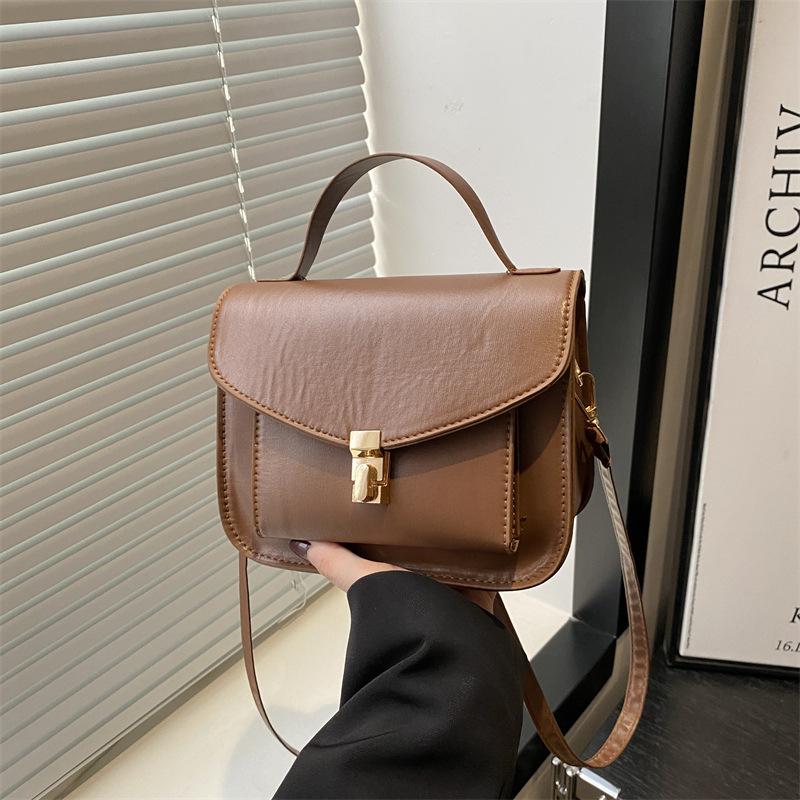 

Premium texture retro single shoulder underarm bag women s 2025 new spring and summer versatile niche messenger bag hand bag коричневый