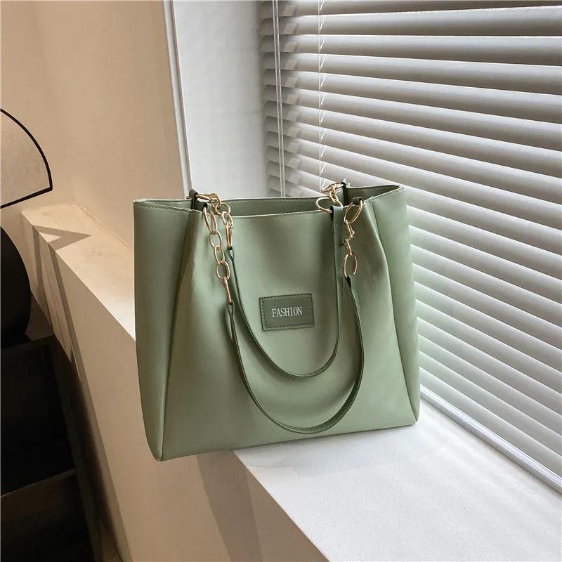 New Versatile Shoulder Bag, Large Capacity and Large Bag for Women, Stylish and High-end Commuting Tote Bags, Zipper Closure