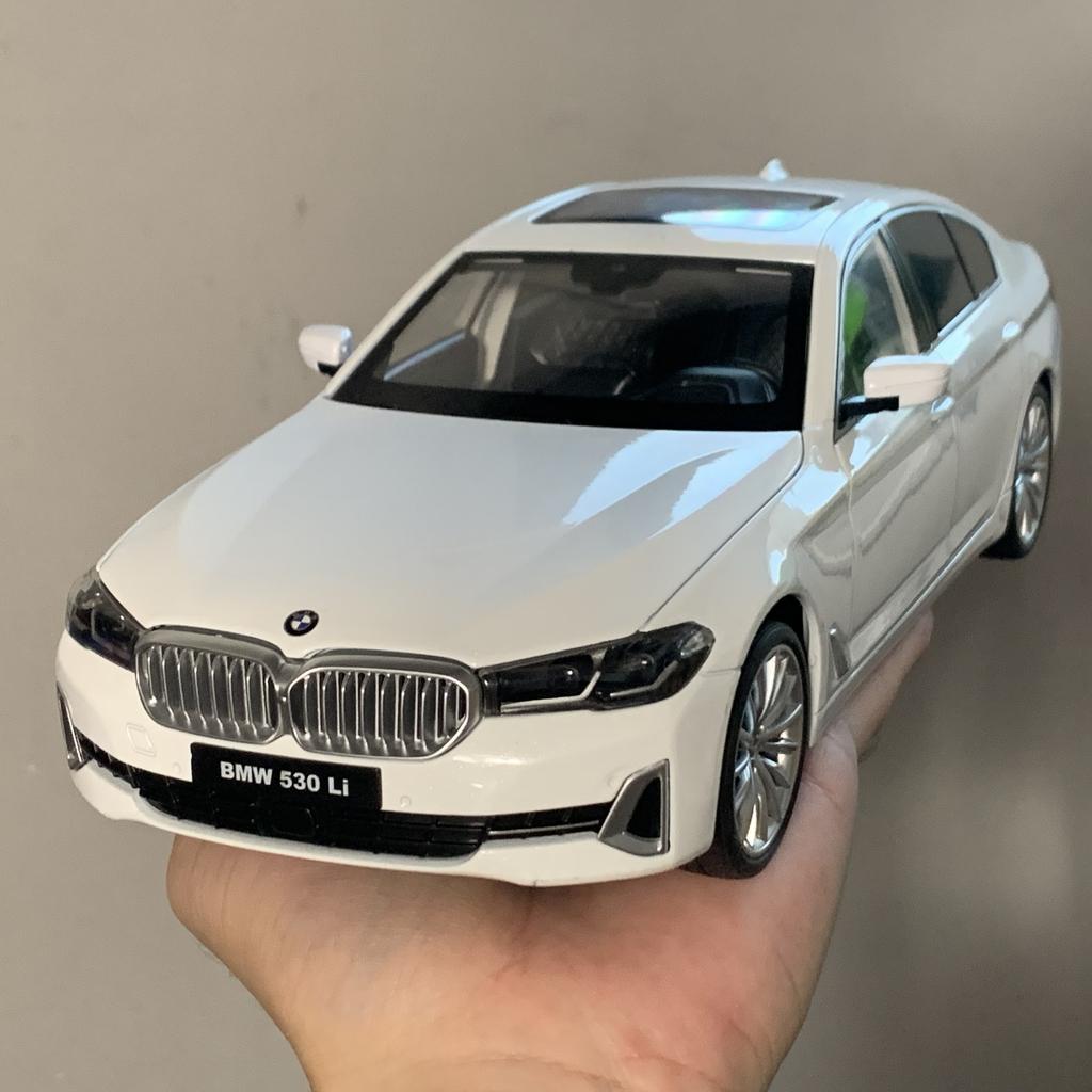 1:18 BMW 530Li Großes Luxus-Legierungsmetall-Druckgussmodellautos Hohe Simulation Dekorative Ausstellungsstücke Geburtstagsgeschenk Freund