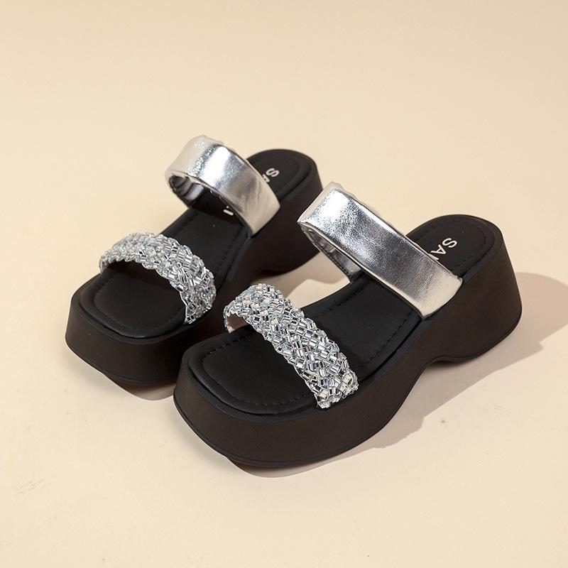 2025 summer new fashionable running water diamond outer wear versatile thick-soled cool slippers muffin bottom beach shoes