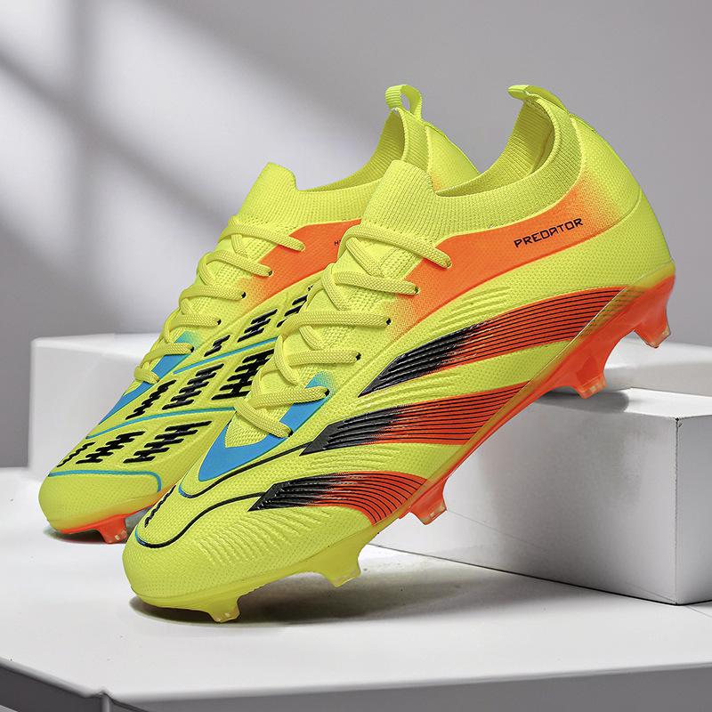 Autumn men's new C Luo European Cup seamless fly-woven low-top couple football shoes student spike training football shoes