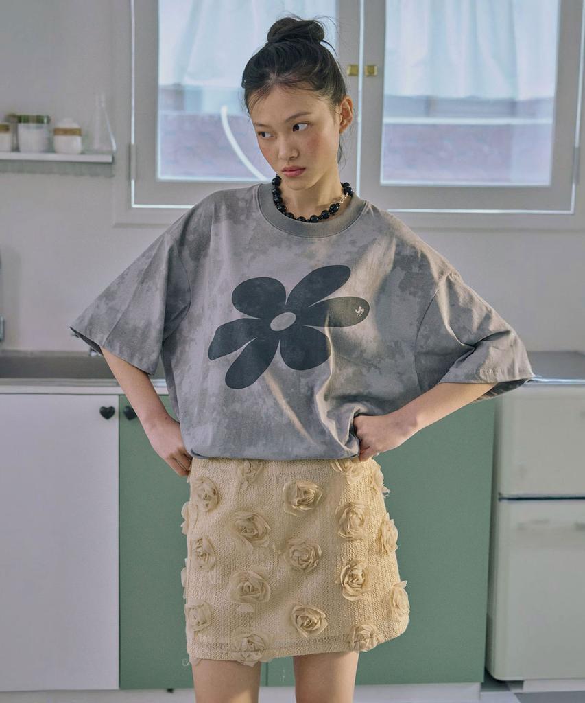 JUNEJUNE SPACE Flower Graphic Tee_Grey