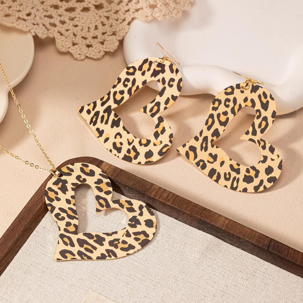 Exaggerated Leopard Print Geometric Heart Earrings & Necklace Set In Retro Fashion Style