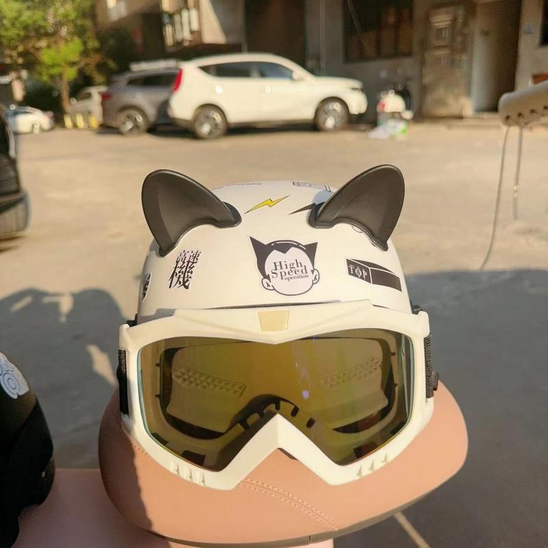 Electric Motorcycle Men's Ski Riding Four Seasons Universal Helmet Helmets