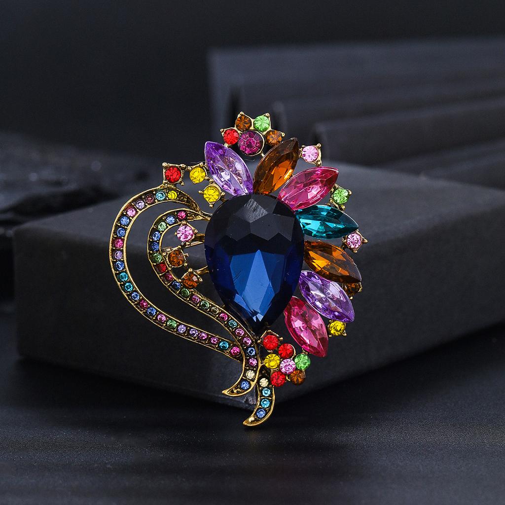 Retro Crystal Susceptible Dress Brooch Personality Versatile High-end Clothing Coat Coat Accessories