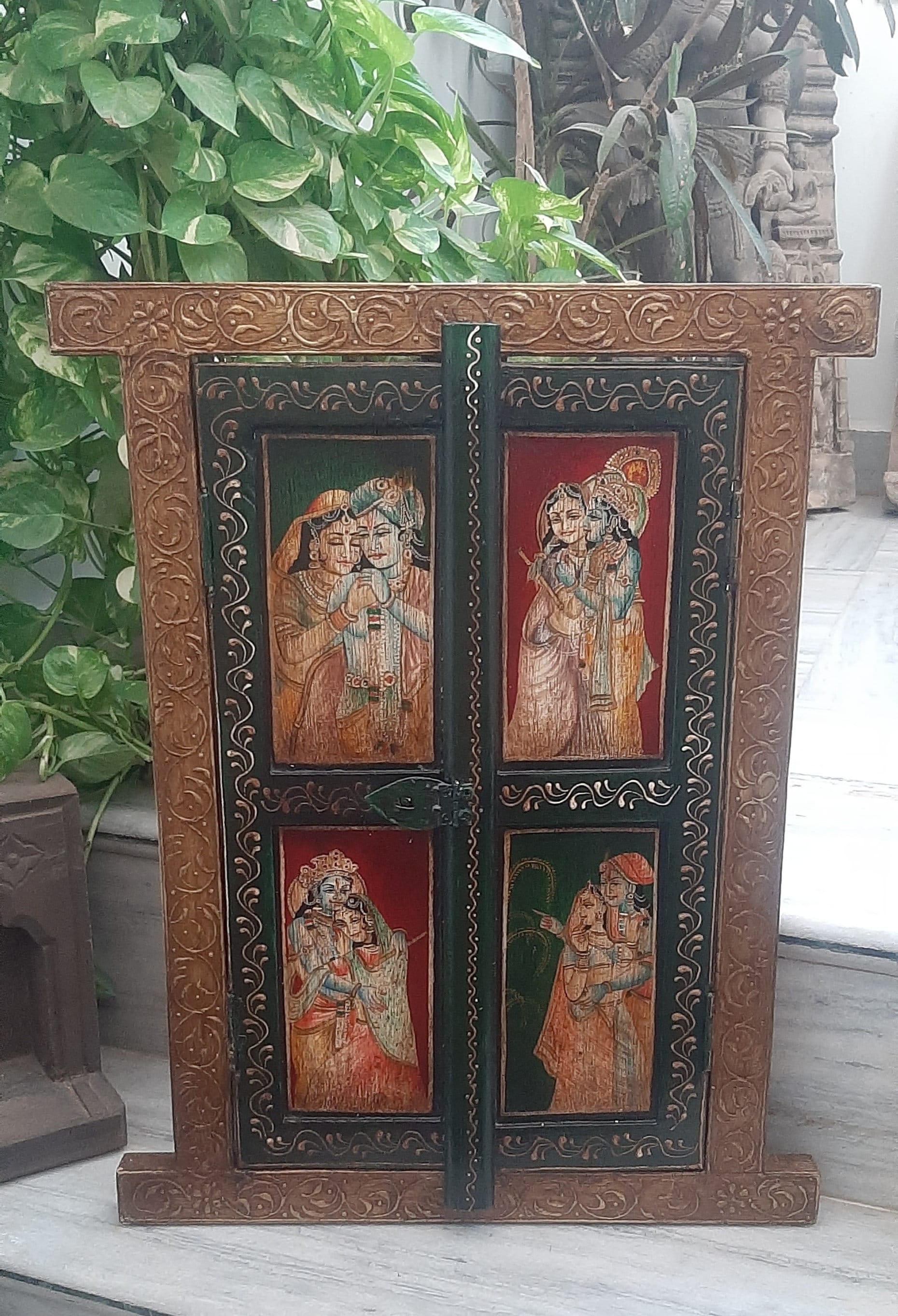 Hand Painted Radha Krishna Wooden Window: Vintage Hindu Wall Decor разноцветный