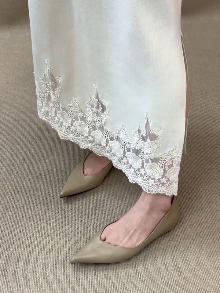 2025 new French minimalist versatile light mouth single shoes women's milk tea color pointed comfortable flat shoes work commuter shoes