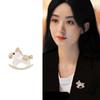 Elegante Strass-Emaille-Brosche zum Jahr des Pferdes - Stilvolles und vielseitiges Modeaccessoire