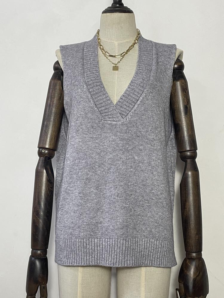 Dámská přiléhavá bezrukávová vesta se svetrovým úpletem s výstřihem do V - Nový jarní pletený top