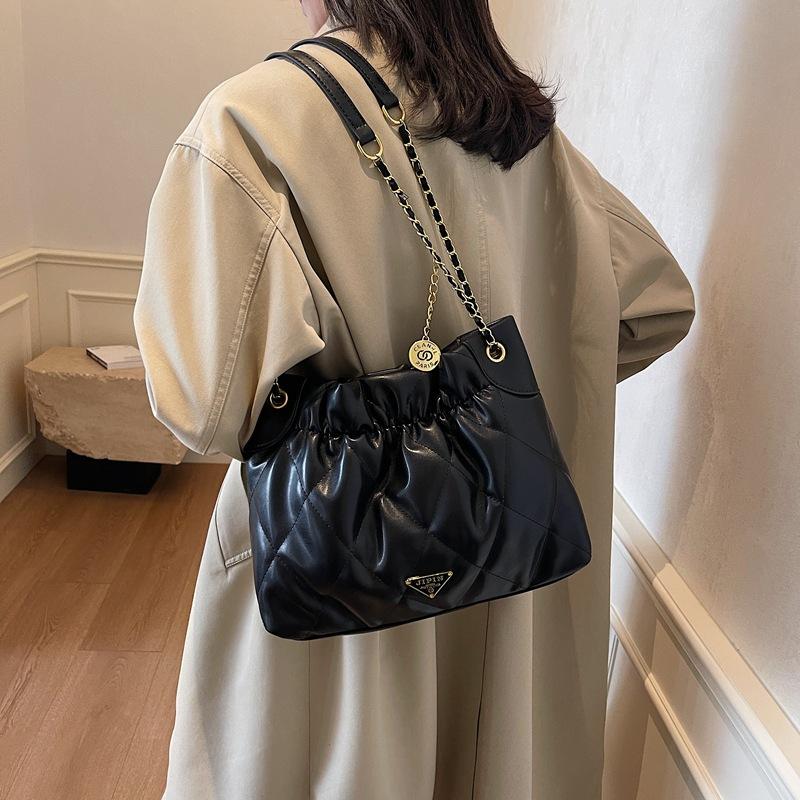 Xiaoxiangfeng Rhombus-Ketten-Bucket-Bag Damen 2025 neue trendige Mode einfarbige Tragetasche große Kapazität Achseltasche