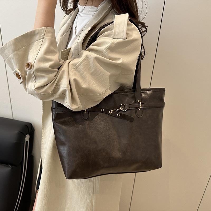 2025 New Fashion Versatile Large Capacity Women's Shoulder Messenger Bag Casual Niche Design Portable Tote Bag