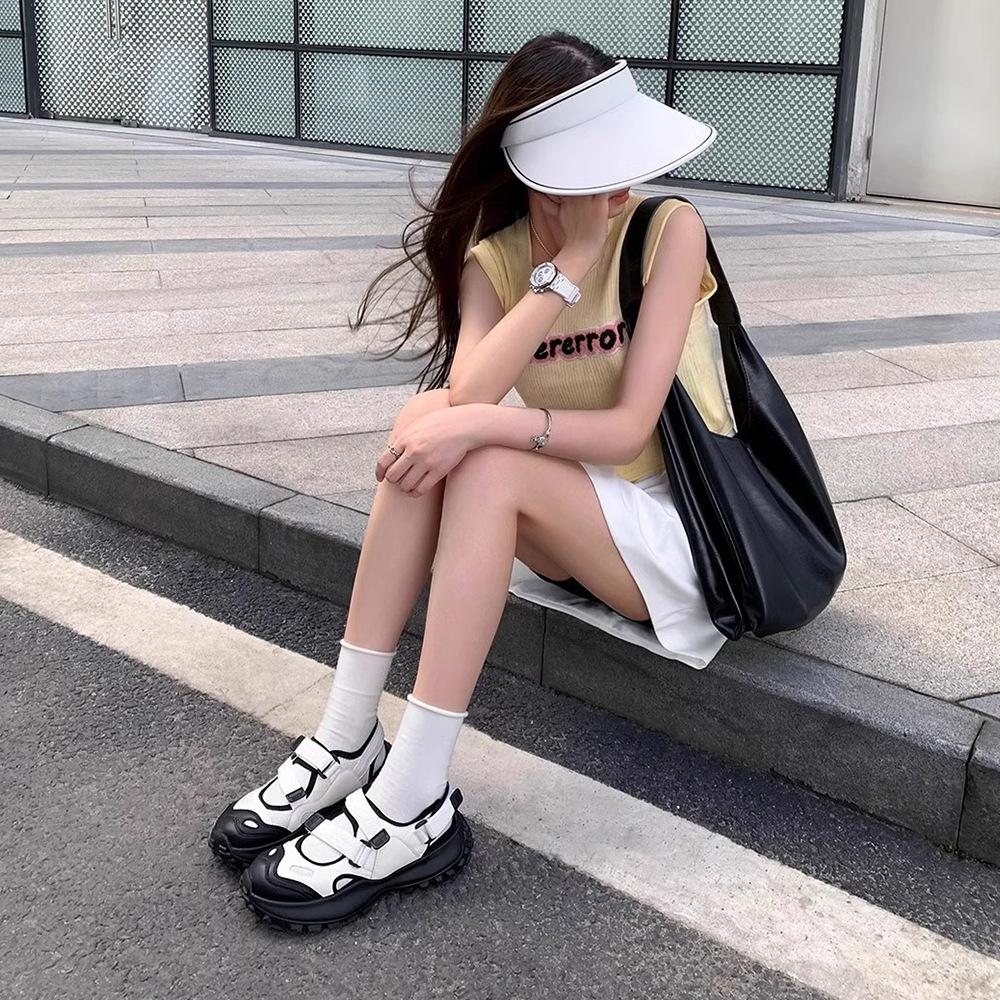 Su Yinyin Has the Same Spot Casual Sports Sandals for Women's New Summer Outer Wear Hollowed-out Velcro Mary Jane Sandals.