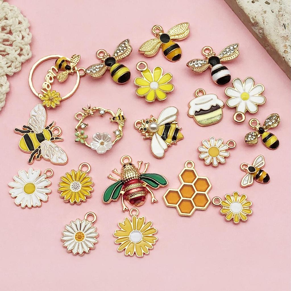 Drip Oil Bee Honey Pot Pendant Keychain Accessory