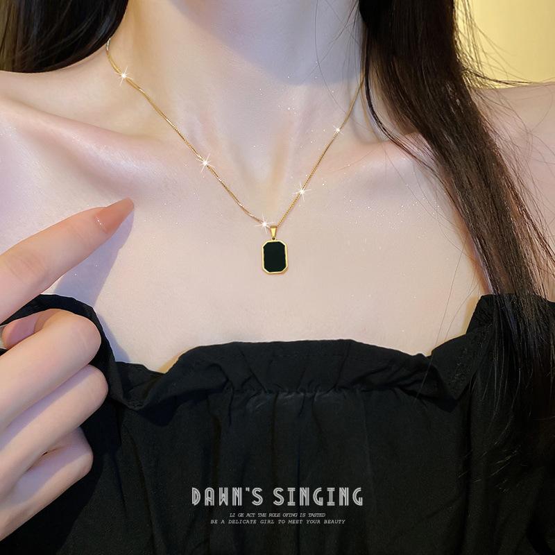 Geometric Square Personalized Minimalist Stove Real Gold Necklace Female Collarbone Chain