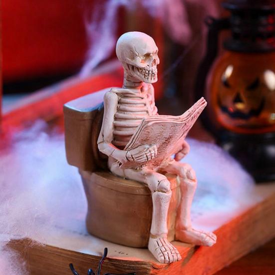 Skeleton Sitting on Toilet Figurine Resin Skull Reading Newspaper Statue Funny Gothic Bathroom Accessory for Halloween Home Bar Decor