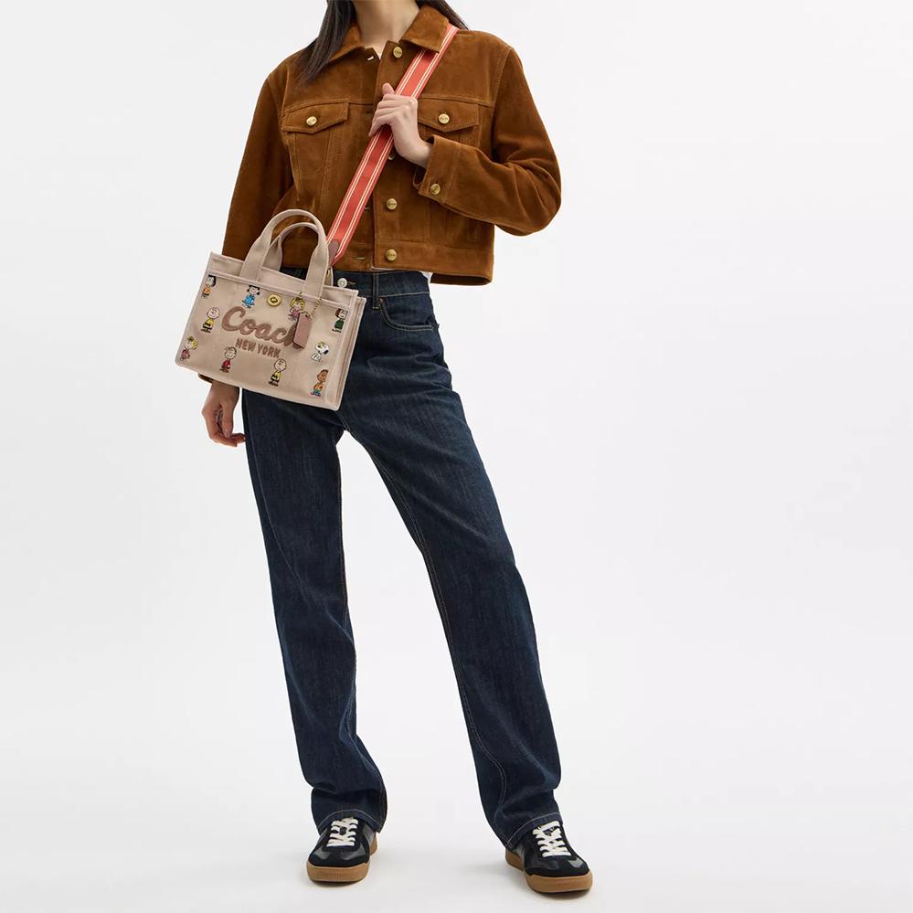 Coach X Peanuts Μπεζ Καμβάς Τσάντα Tote Cargo με Εκτύπωση Snoopy & Χρυσά Μεταλλικά Μέρη για Καθημερινή Χρήση