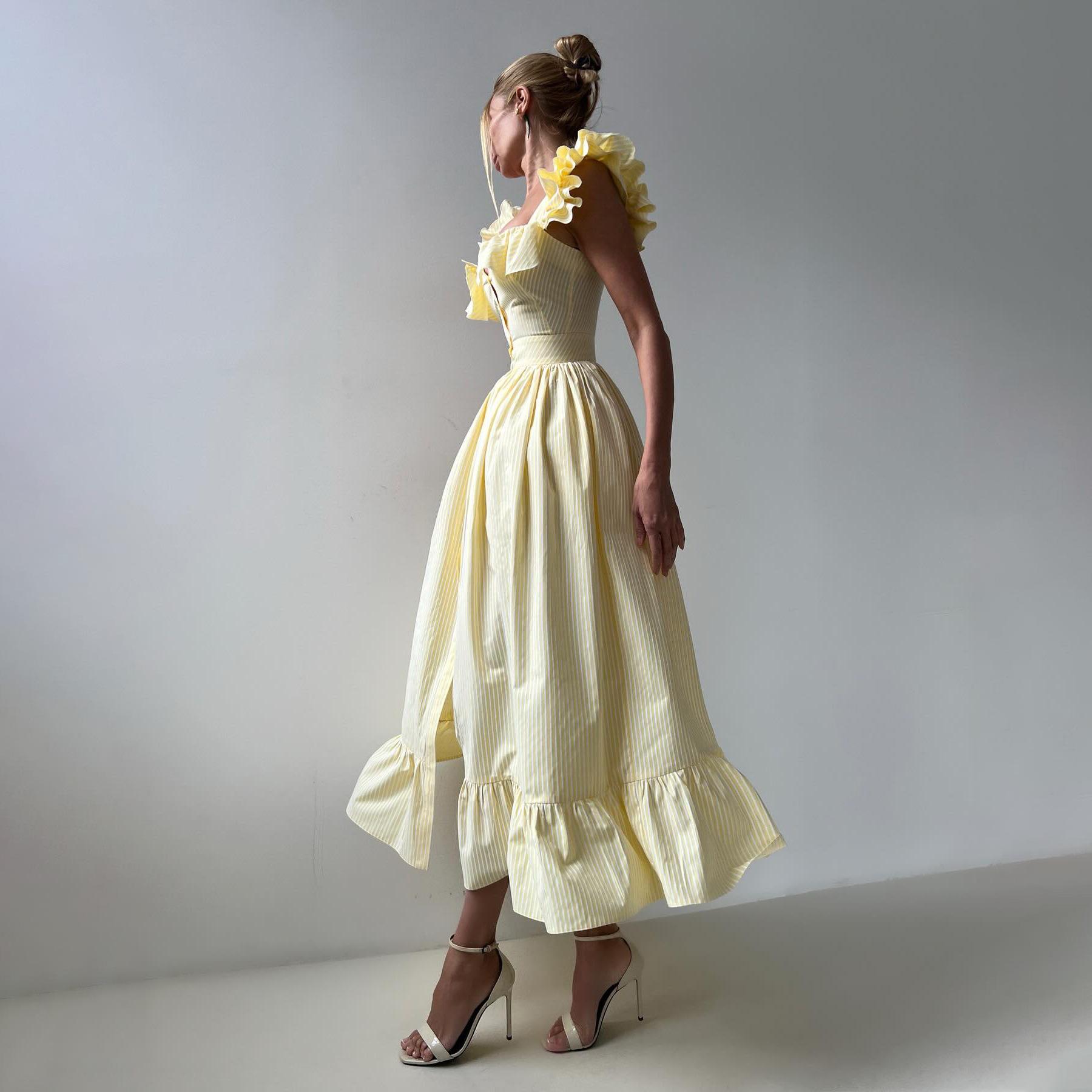 

Повседневное полосатое платье без рукавов с оборками на пуговицах и квадратным вырезом S жёлтый