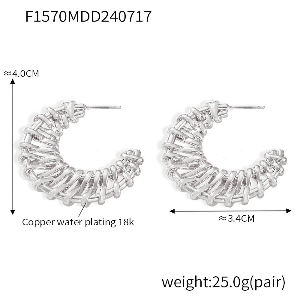 

Простые серьги-гвоздики в форме луны с нерегулярным плетением в форме буквы С, ретро-дизайн, полый медный материал, покрытый 18-каратным золотом, ювелирные изделия для женщин