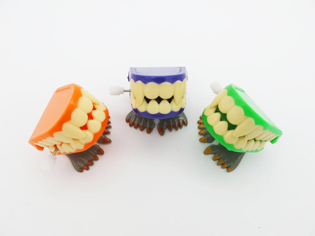 1pcs Clockwork Toy Upper Chain Jumping Tooth Toy Children Jump Teeth Running Clockwork Spring Wind Up Toy
