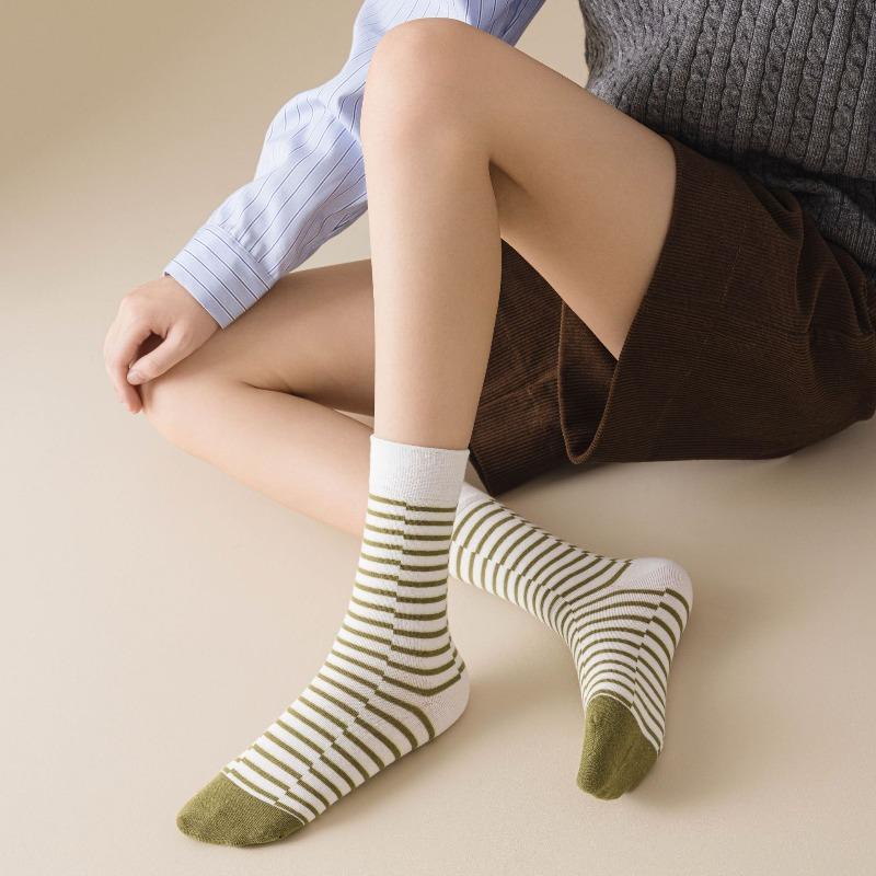 Women's Autumn and Winter Striped Mid-calf Socks, Cotton Sweat-absorbing Boneless Pile Socks, College-style Women's Socks
